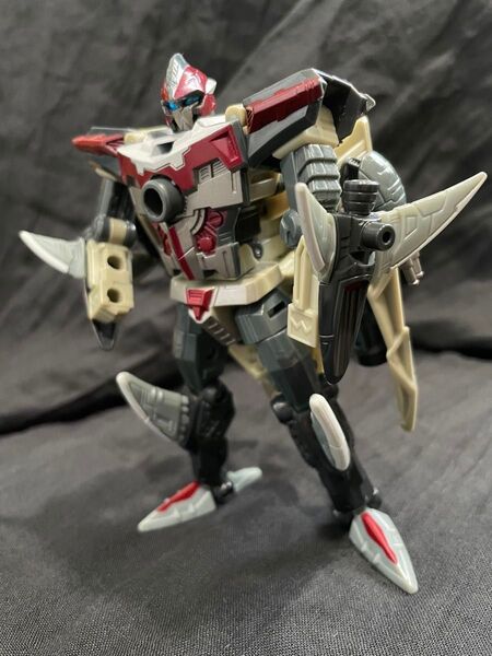 UN-28 オートボットスペースシップアクサロン