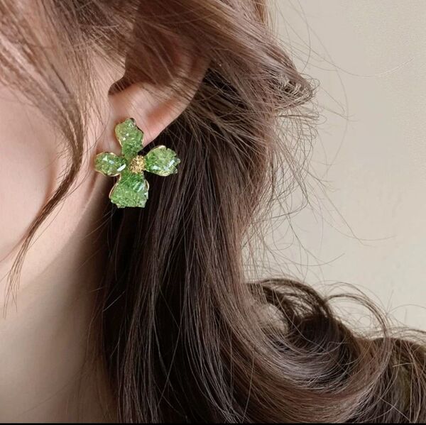 シンプル デザインプレゼント可愛いピアス レディース 人気 金属アレルギー対応 リング ピアス earrings women花の形