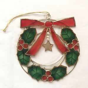 クリスマスリースのオーナメント ステンドグラス パールビーズ 星 リボン 葉 実 薄型 軽量 ハンドメイド 手作り 手づくり