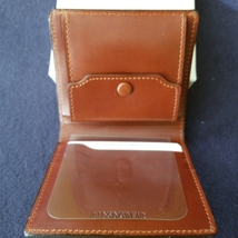 MUNSINGWEARマンシングウェア/レザー二つ折り財布(小銭入れあり) ブラウン/サイズ9×9.5×1.5㎝定価￥12100(11000+税)化粧箱付/日本製_画像2