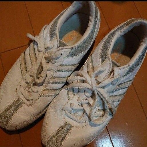 adidas ホワイト スニーカー 白 靴 アディダス