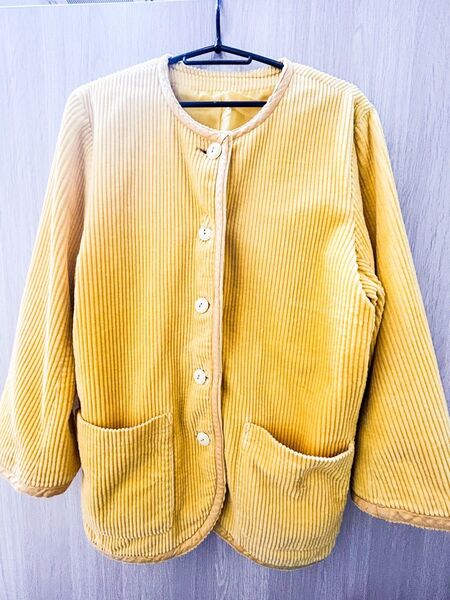 イヴ・サンローラン レディースノーカラージャケット 美品 サイズM-L. 身長152-168 バスト79-94
