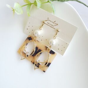 スクエアパーツとリーフチャームのイヤリング ピアス*ハンドメイド