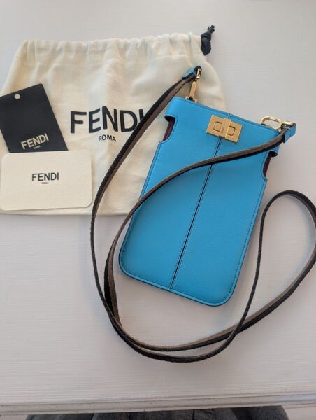 FENDI ピーカフォン スマホショルダー
