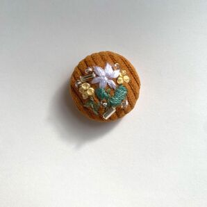 ハンドメイド クレマチス 刺繍 ブローチ