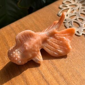 天然石 サンストーン 金魚 置物52g