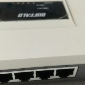 有線LANの分配器、 メーカーはバッフアロー 型番 LSW-TX-5NP(C2)