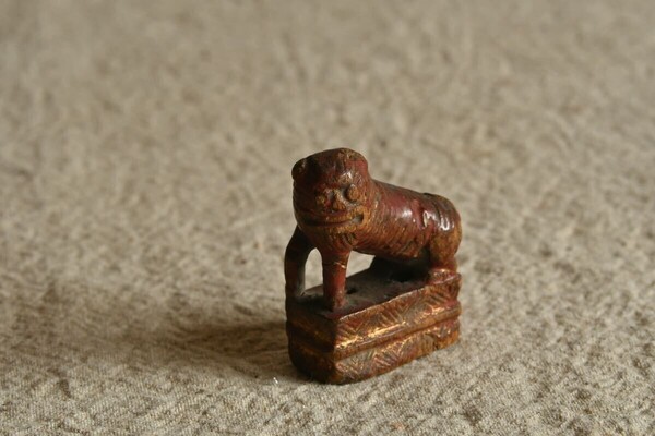 【古美術】獅子 犬? 根付 古玩 骨董品 中国 ちゃうちゃう 古木 コレクション 提物 Netsuke 精密 彫刻 超絶技巧 彫塑 提げもの