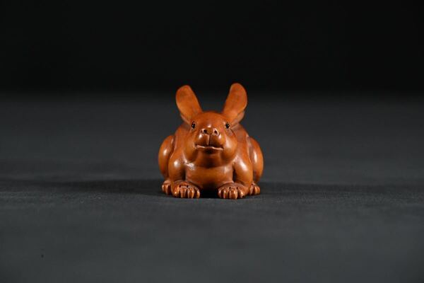 【骨董品】うさぎ 根付 Netsuke 精密 彫刻 超絶技巧 彫塑 提げもの 提物 形彫 提げ物 天然木