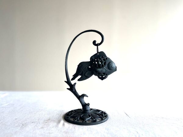 【珍品】金魚 灯篭 卓上 あかり 蝋燭 インテリア アンティーク調 置物 アイアン レトロ コレクション ろうそく 燈