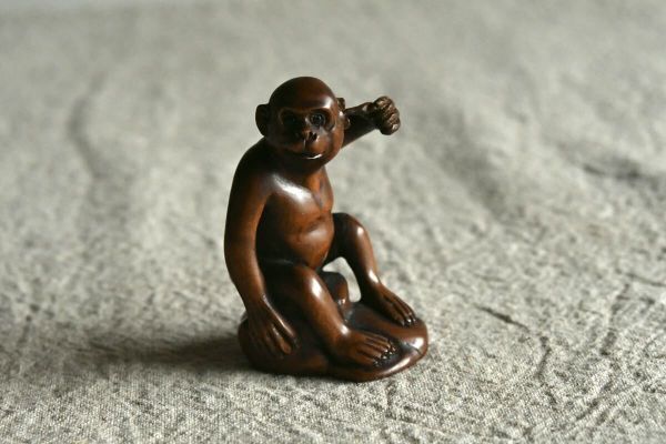 【古美術】猿 根付 Netsuke 精密 彫刻 超絶技巧 宏玉 在銘 さる 干支