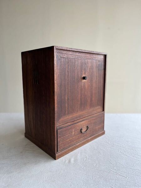 【骨董品】本箱 アンティーク 収納 小引き出し 古道具 小物入れ 和風 小箪笥 昭和レトロ 飾り台 無垢 古木 木製