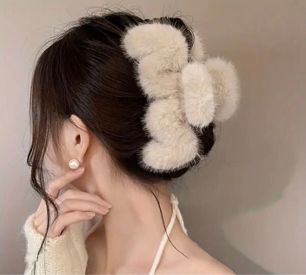 新品 ファー ヘアクリップ 大きめ