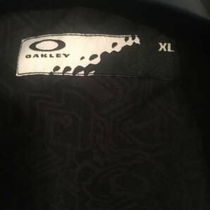 OAKLEY オークリー ＬＬ XL XO 黒 ブラック 迷彩 ダウン 袖脱着可能 ベスト 美品 ジャケット オシャレ 大人 ゴルフ ウェア の画像4