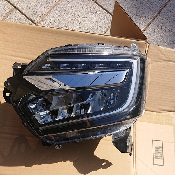 ホンダ N-BOX カスタム JF3 左ヘッドライト