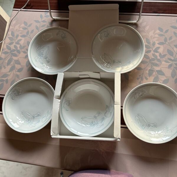 ジバンシー G IVE NCHYの花模様 陶器製 食器セット 5個入り新品未使用 プレート 洋食器