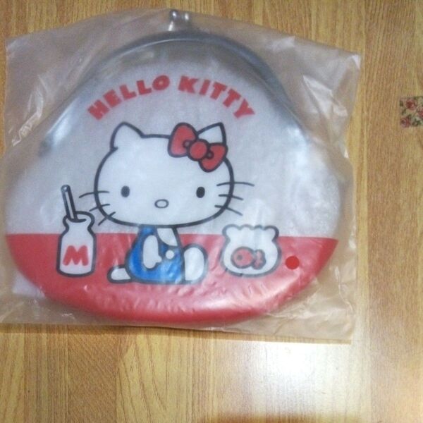ハローキティ未使用がま口ポーチ①コイン小銭入れ可 2024年 非売品 50周年アニバーサリー アクセ化粧小物