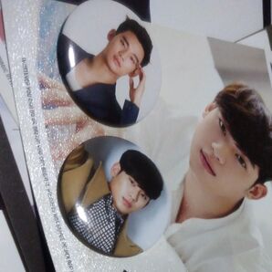 5.5cmキム・スヒョン缶バッジ2つとうちわ3つ