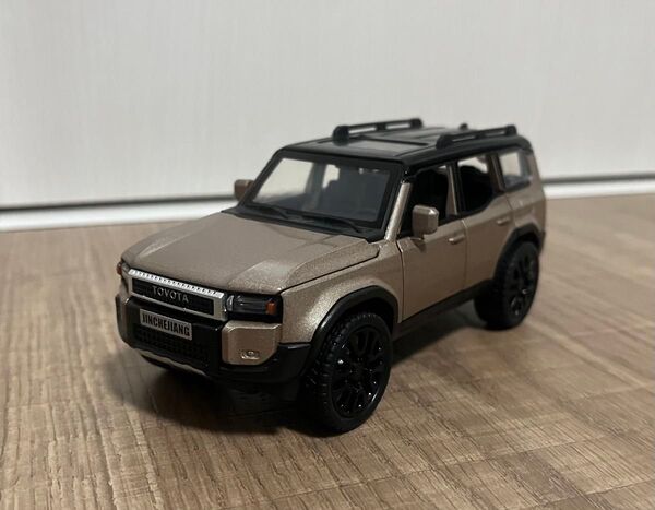 1/32 トヨタ ランドクルーザー250 サンド ベージュ メタリック ランクル ダイキャスト製 ミニカー LED点灯