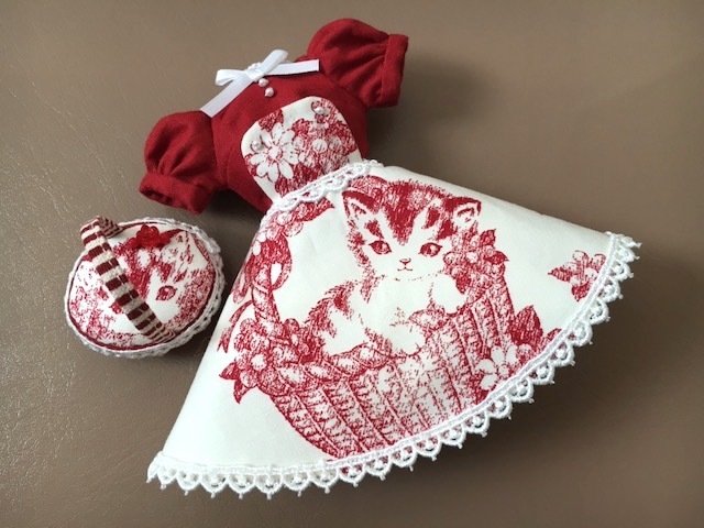 ブライス服 赤い線画 子猫 Blythe ブライス｜人形、キャラクター