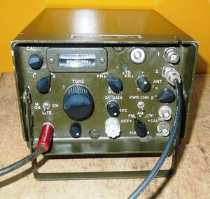 米軍用受信機　R-1518　20-150MHz連続可変　単一電池12本内蔵　回路図A３コピー14枚付