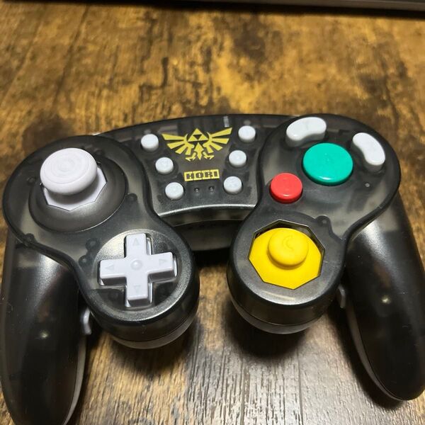 Nintendo ホリ クラシックコントローラー ゼルダの伝説ほぼ未使用、箱付き(箱の傷あり)、付属ケーブル有