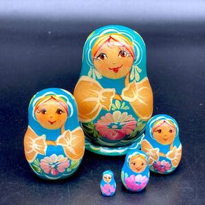 ★落ち着いた装いの★ロシア民芸品花柄美人マトリョーシカ水色★送料無料★