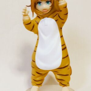 虎を被った猫耳美少女フィギュア 高さ約13cm