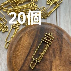 5365【レジン レジン枠 空枠 チャーム】注射 器 ワクチン シリンジ ナース