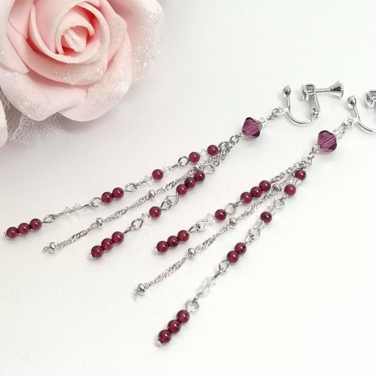 ★Boucles d'oreilles longues faites à la main avec pierres de grenat naturelles/Swarovski/élégantes/magnifiques/argent/bordeaux/pierres naturelles/grenat/améthyste, Accessoires pour femmes, Des boucles d'oreilles, perles, Verre