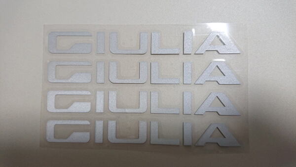 アルファロメオ 新型ジュリア 向け 「GIULIA」 切り抜き文字タイプステッカー 4文字セット 色:シルバーホワイト