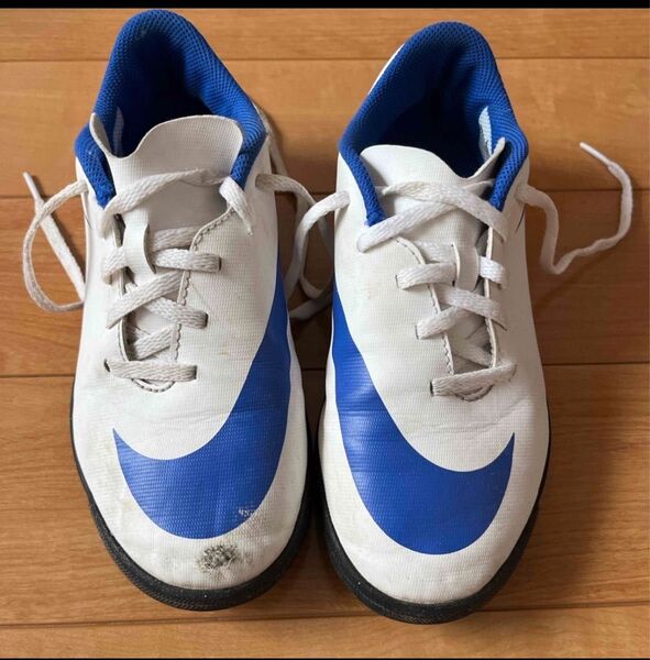 NIKE トレシュ 22.5cm
