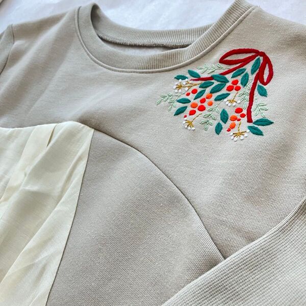 手刺繍入り レディーストレーナー S.T.B.