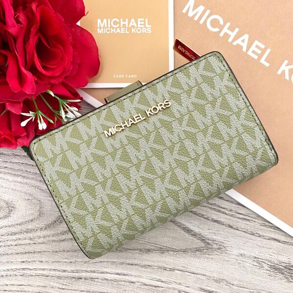 新品☆MICHAEL KORS グリーン シグネチャー レザー 折り財布