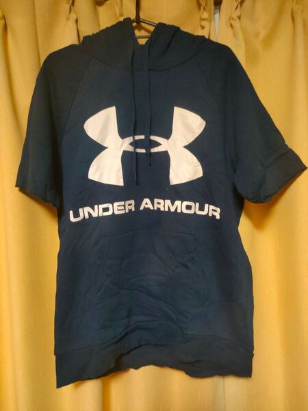 UNDER ARMOUR 半袖パーカー