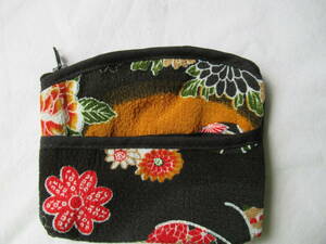  tissue cover peace pattern fastener attaching. pocket have black ground . floral print 