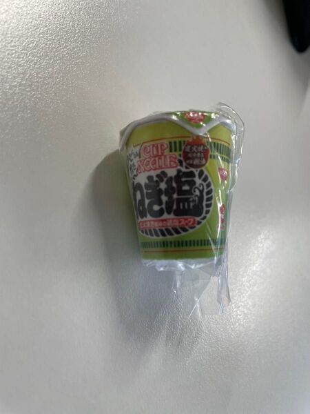 カプセルトイガシャポン日清カップヌードルミニチュアチャームカップヌードル