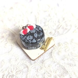 ラグジュアリーケーキ レース×生クリーム×苺