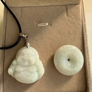 天然翡翠Aジェット 本翡翠 布袋様 ペンダント 革紐付き 平安扣プレゼント