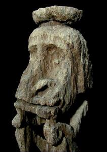 インドネシア・パプア州・ビアク島の祖霊“コルワル像