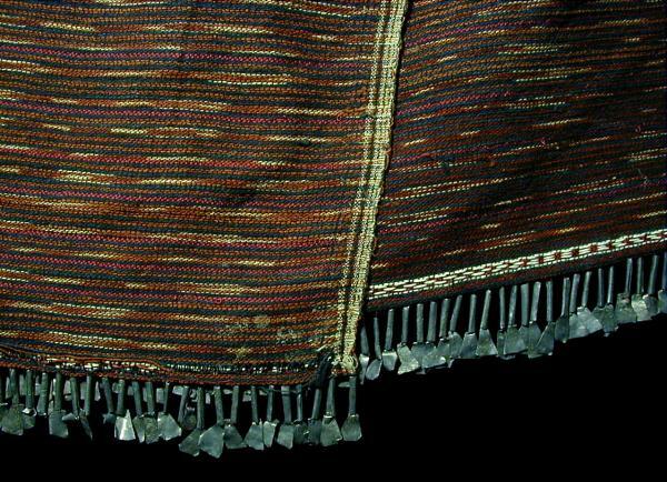 インドネシア・スマトラ島南部パセマ地方の錫飾り付きイカット織