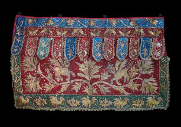 インドネシア・ランプン州の金刺繍タピス古布（Tapis Krui）