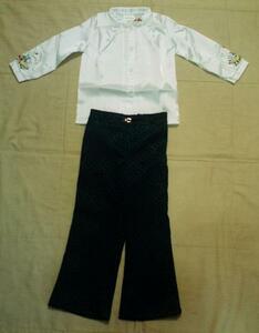 ◆新品◆女児 刺繍が可愛いブラウスとズボンのセット　　　(Dm149)