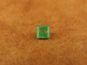 Бесплатная доставка ювелирных изделий Ruth Natural Emerald 0,125CT с свободным корпусом