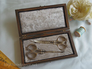 V,Co. Germany antique in the case thread .. tongs 2 piece set 