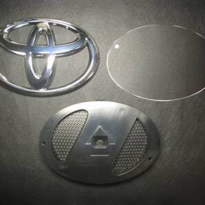 7トレジャー 【 トヨタ 20系 ヴェルファイア TOYOTA 20系 VELLFIRE トヨタ化 】 フロント トヨタマーク エンブレム(背景シート:台座付き)
