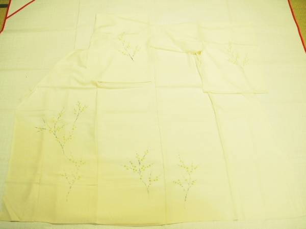 ◆Crêpe de soie à gros grain [Prune blanche] Sous-vêtement nuancé de plumes peint à la main ◆Crème◆, Kimono femme, kimono, Sous-vêtement long, Non adapté