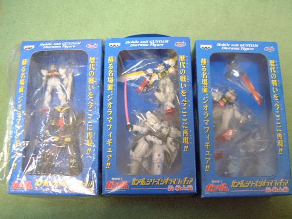 バンダイ　ウイングガンダムVSトールギス メッキver. バンダイ 1/144 ウイングガンダム（ゴールド仕様） VS