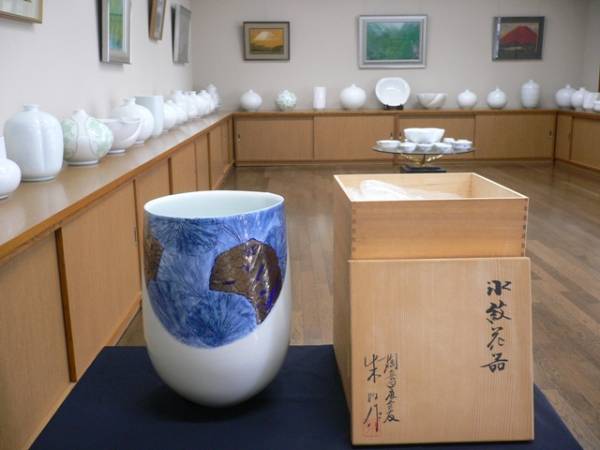 1073 藤井朱明作　色絵人物　花瓶　花生　未使用 1073 藤井朱明作 色絵人物 花瓶 花生（1073 藤井朱明作 色絵人物