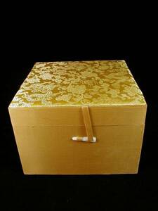 ♪即決【壽】最極上質刺繍絹貼り木製珠宝玉器専用収蔵箱 63